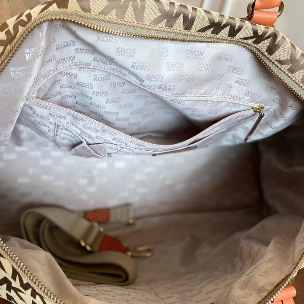Micheal Kors Duffel Bag - Picture 3 of 3